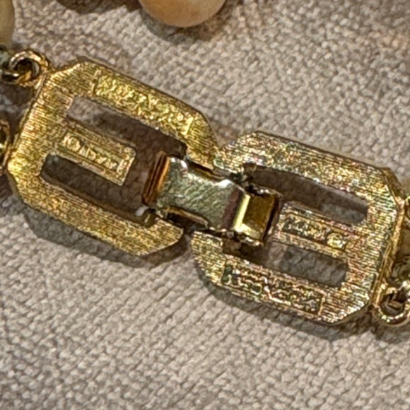 Givenchy 1977 Vintage Cream Pearl Bracelet with Gold Clasp 8.25” GG - Picture 5 of 8